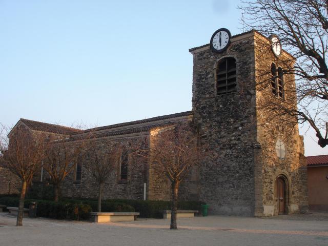 Solaize (69) : l'église vue de profil
