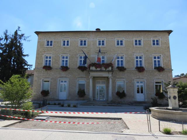 Mairie de Saint-Laurent-de-Mure (Rhône, France).