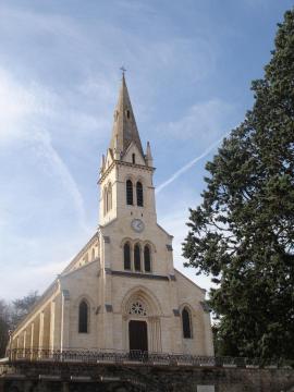 Vernaison (69) : L'église Saint-Denis.