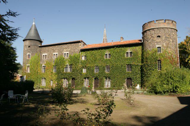 Photo du château du Marquis de Fenoyl. Ce château se trouve à Sainte Foy l'Argentière.