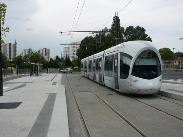 nouveau tramway à Hôpital Feyzin-Venissieux 25/04/2009
