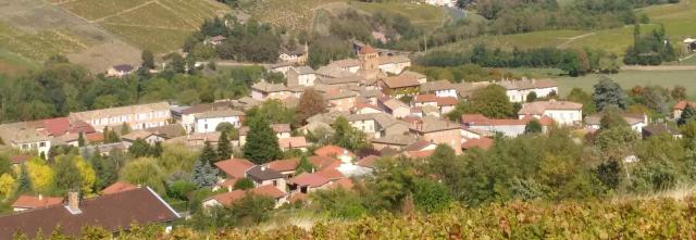 Vue du village de Salles, de la commune de Salles-Arbuissonnas-en-Beaujolais en 2017.