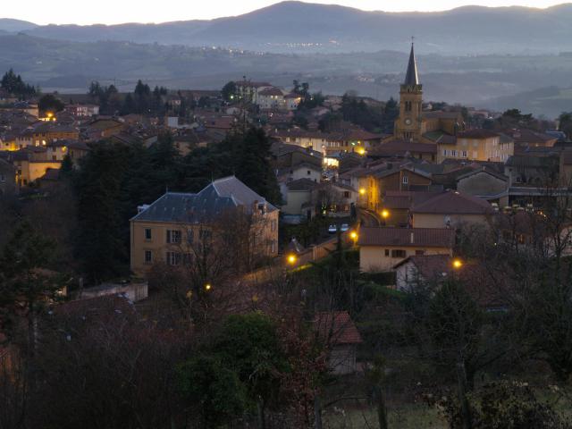 Coucher de soleil sur le bourg du Bois d'Oingt pris depuis les "hauteurs" du Bois du Sud