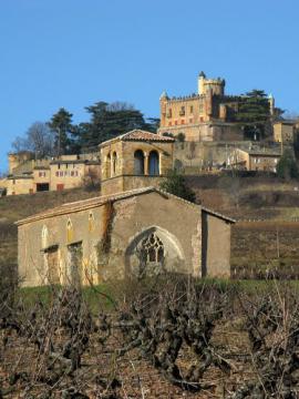 La Chapelle de Chevennes et le château de Montmelas,au dessus de Denicé