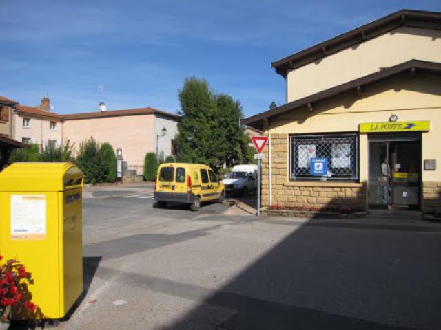 ...Chasseley .... Le circuit d'une lettre, avec sa boite visible a l'oeil nu