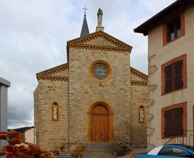 Entrée de l'église de Montromant.