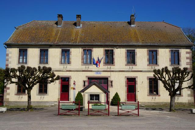 Les Aynans : la mairie.
