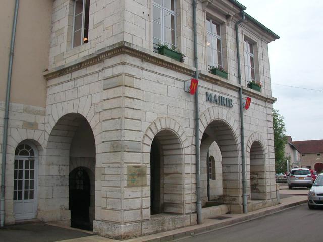 Mairie lavoir de DAMPIERRE SUR SALON