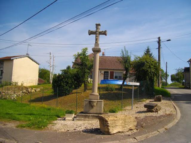 Calvaire sur la rue d'en Haut à Blondefontaine