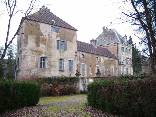 Château de Conflandey (Haute-Saône), façade côté cour et entrée