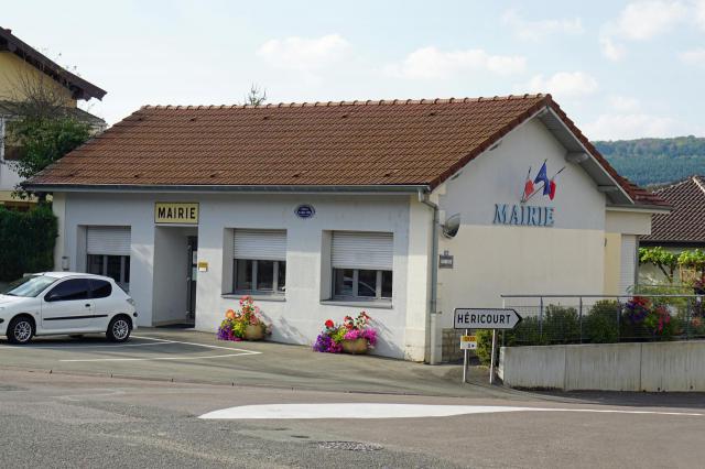 La mairie de Brevilliers.