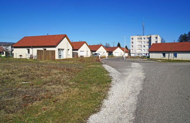 Restes du puits du Chanois. Seul le bâtiment de la lampisterie reste, le lotissement se trouve à l'emplacement de plusieurs bâtiments de…