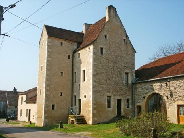 CONTRÉGLISE - MAISON GOTHIQUE