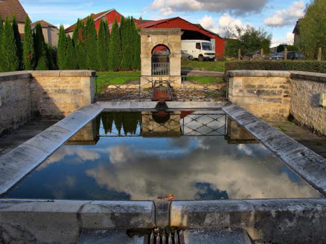 Igny : le lavoir-abreuvoir