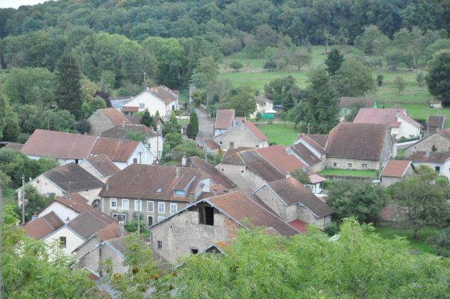 Vue générale de Vallerois-le-Bois (Haute-Saône) depuis la donjon du château