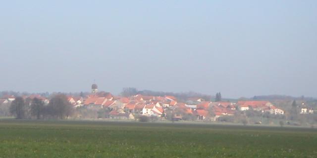 le village de Percey-le-Grand vu depuis la prairie de Peigne.