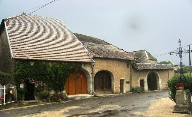 Maisons comtoises dans le village de Velleclaire (département de Haute-Saône)