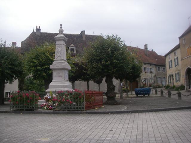 Place de Loulans les forges