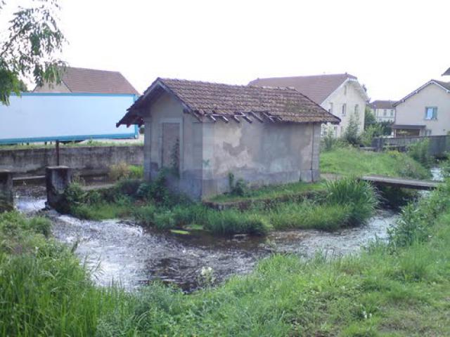 lavoir abandonné et son ecluse