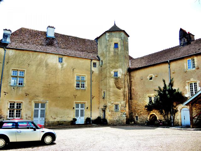 Ancien hôtel particulier, avec tourelle.
