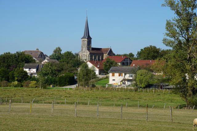 Bouhans-lès-Lure et son église.