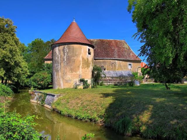 Villefrancon : le colombier du château