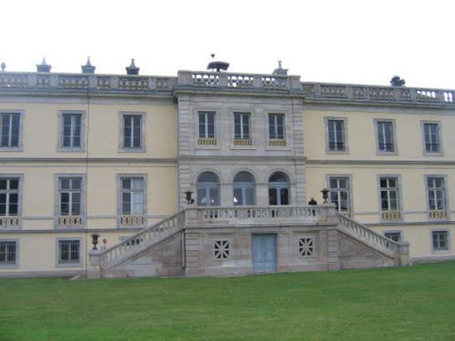 Vue arrière chateau gourgaud