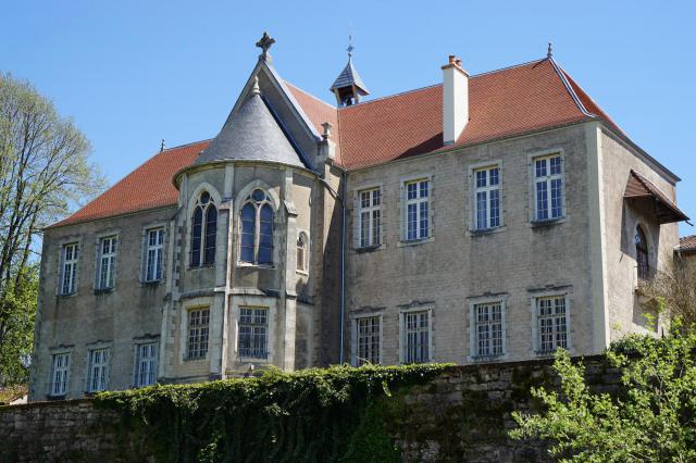 Façade nord de l'hôpital de Grammont à Villersexel.