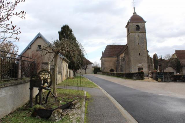 La place et l'église.