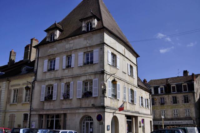 Maison place Charles-De-Gaulle à Gray (Haute Saône).