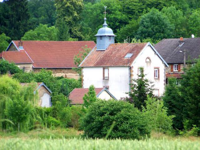 ÉTROITEFONTAINE - LE VILLAGE