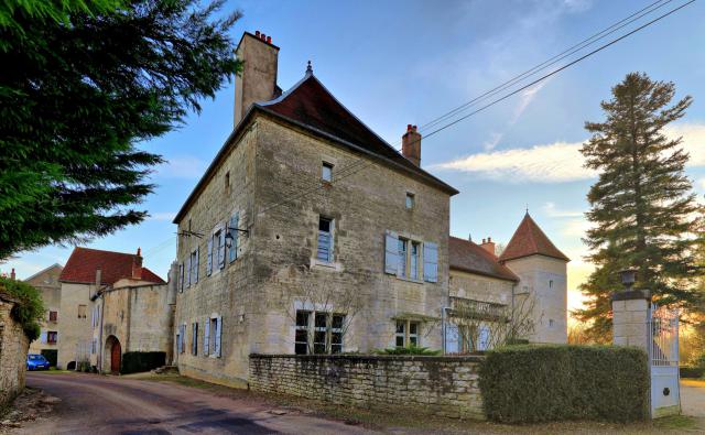 Cet édifice est répertorié dans la base Mérimée, base de données sur le patrimoine architectural français du ministère de la Culture, sous…