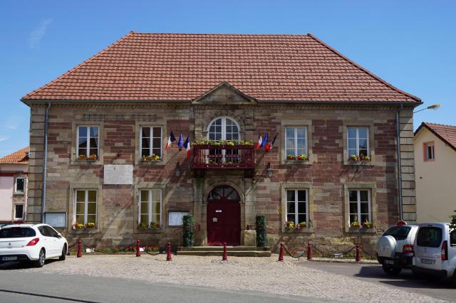 La mairie de Champagney (Haute-Saône).
