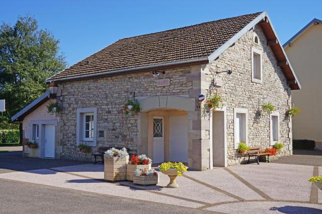 La mairie de Lantenot.