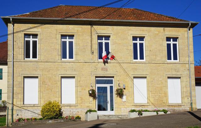 La mairie de Genevreuille.
