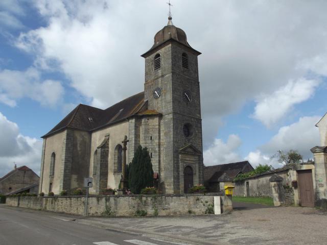 Eglise au centre du village