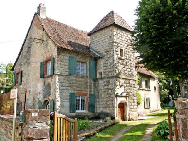 TRÉMOINS - MAISON ANCIENNE