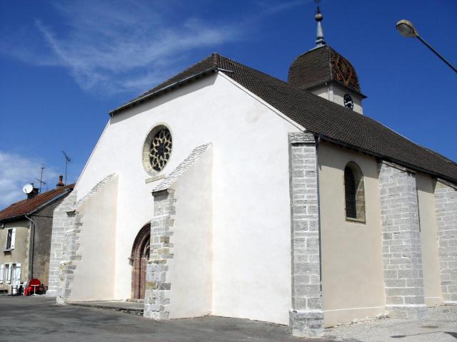 ancienne collégiale du chapitre de Calmoutier, avec son clocher comtois