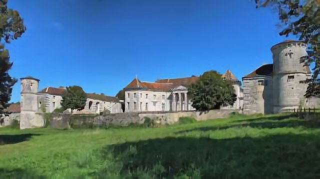 Moncley : le château et les tours-pigeonniers