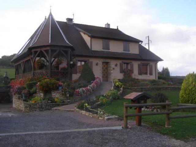 Belle maison fleurie à Fallon # Haute-Saône (70) .