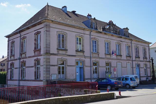 L'école (partie ancienne) de Mélisey.