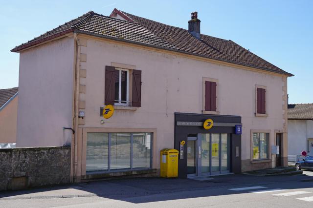 Le bureau de poste de Mélisey.