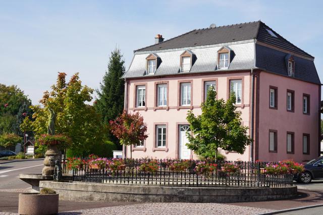Fontaine au centre de Frahier-et-Chatebier.