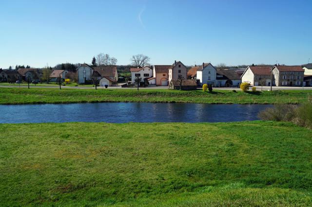 Les maisons de long de l'Ognon à La Neuvelle-lès-Lure.