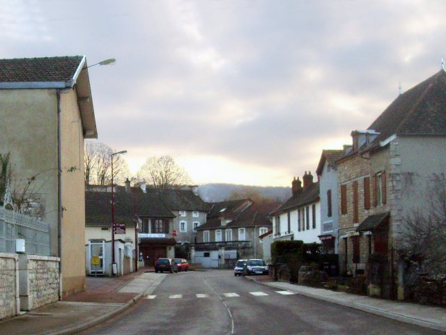 Rue principale à Mellecey dans le bourg (route de la Vallée)