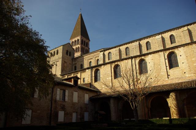 Cloître de Saint-Philibert de Tournus