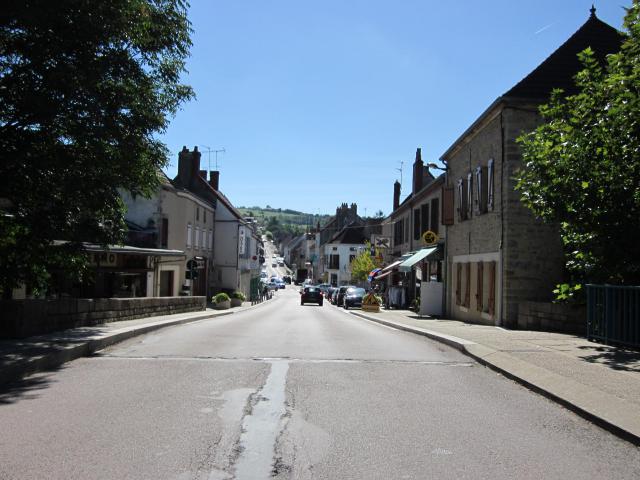 Saint-Léger-sur-Dheune - rue principale (D 978 Autun - Couches // Mercurey - Chalon-sur-Saône)