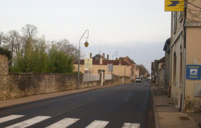 Rue principale à Mercurey (Route d'Autun)