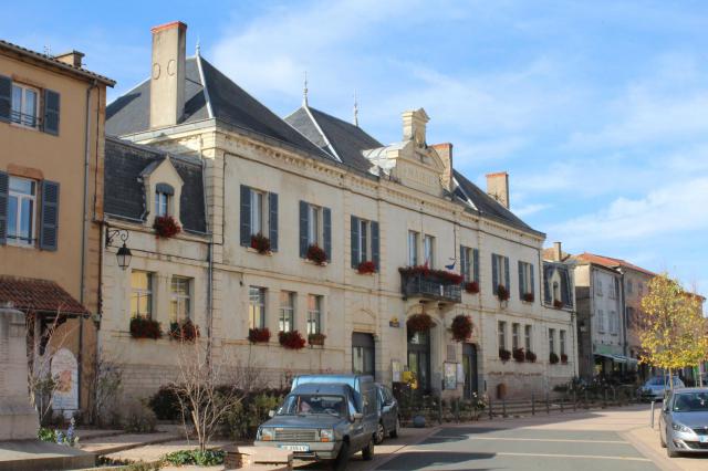 Mairie d'Azé, Saône-et-Loire.