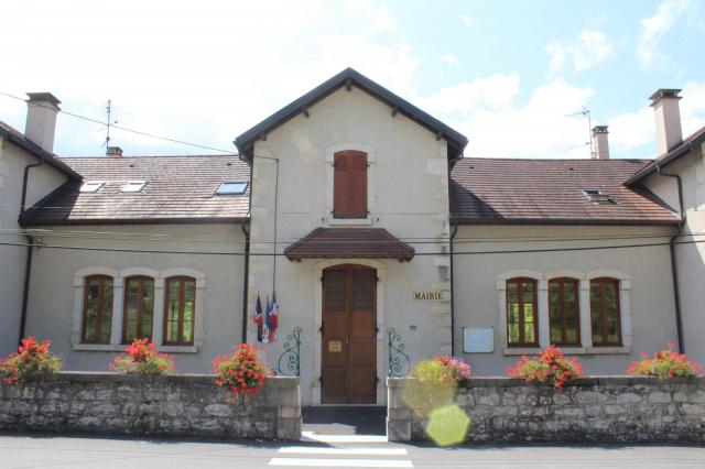 Mairie de Magnieu.